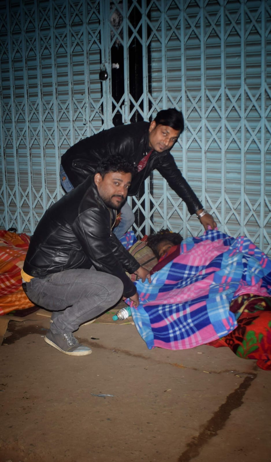 Sankalp volunteers preparing a blanket distribution